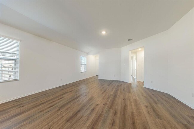 Building Photo - 602 Waterway Ave