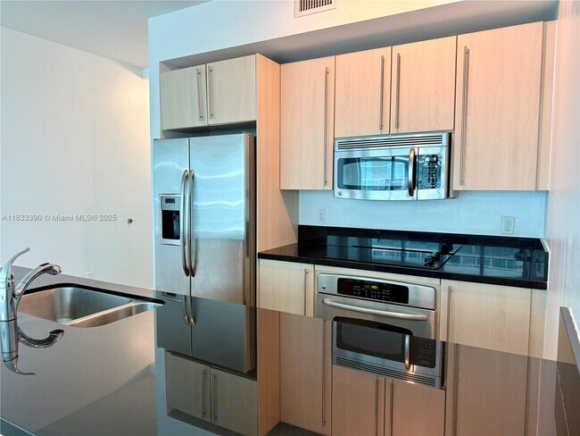 Foto del edificio - 79 SW 12th St