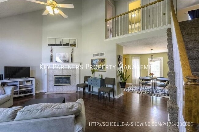 Building Photo - 1021 N Lincoln - Gorgeous!