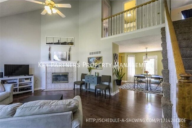 Foto del edificio - 1021 N Lincoln - Gorgeous!