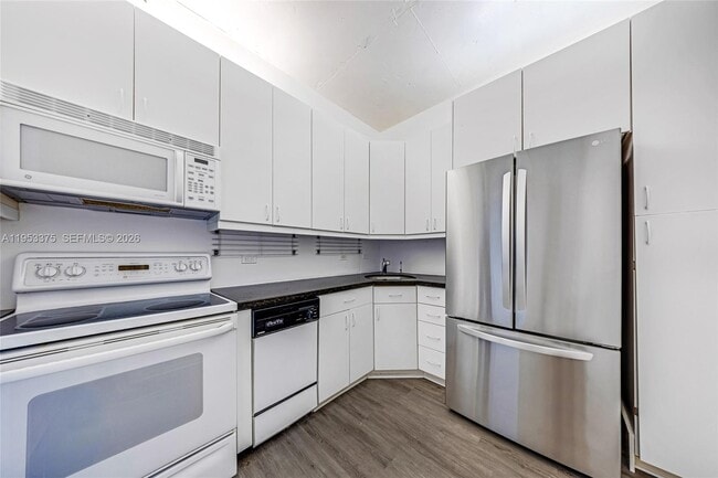 Building Photo - 20515 E Country Club Dr