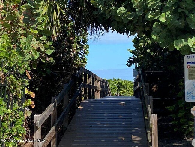 Building Photo - 404 Taylor Ave