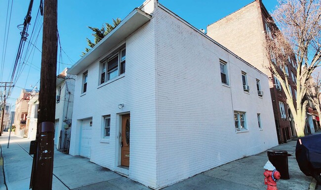 Building Photo - 300 51st St