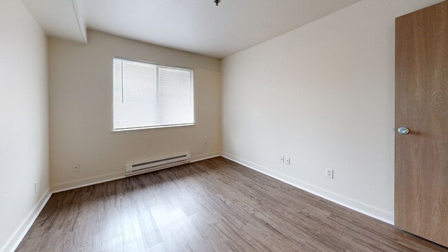 Interior Photo - Crown Pointe