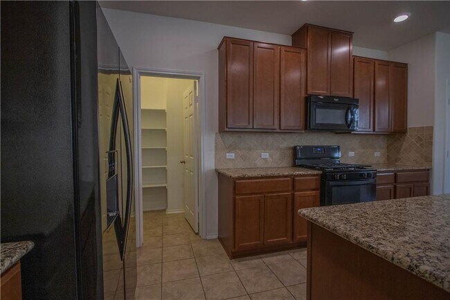Foto del edificio - 404 Buttercup Creek Blvd