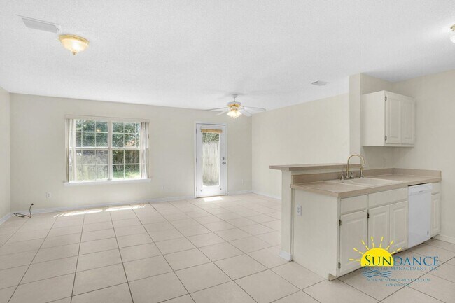 Building Photo - Central Location: 2 Bedroom Townhouse with...