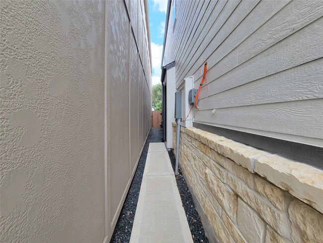 Building Photo - 17105 White Acer Wy