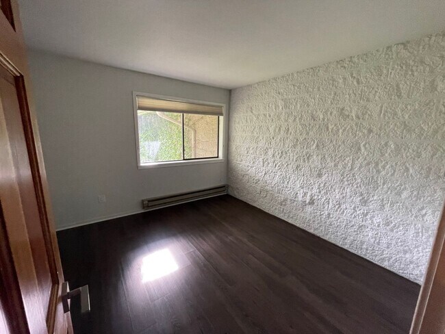 Foto del edificio - Modern 2 Story 2 Bed/1.5 Bath Condo on Wes...