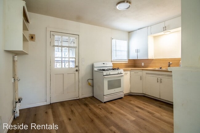 Building Photo - 2 br, 1 bath House - 3707 Avenue S