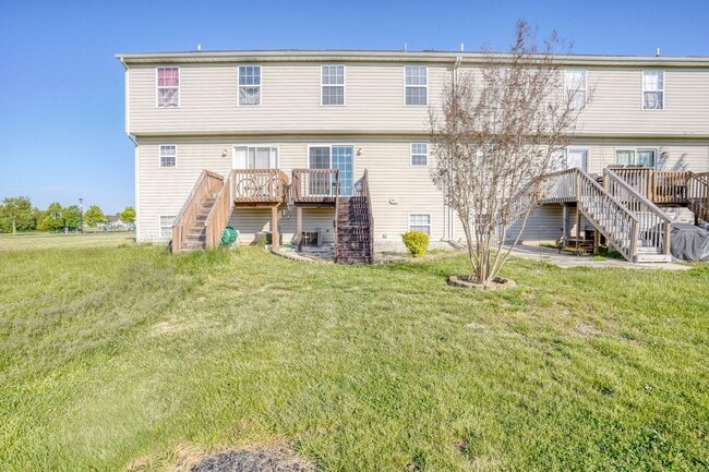 Building Photo - New, New, New - Spacious 3 Bedroom Townhouse with a Finished Basement !!