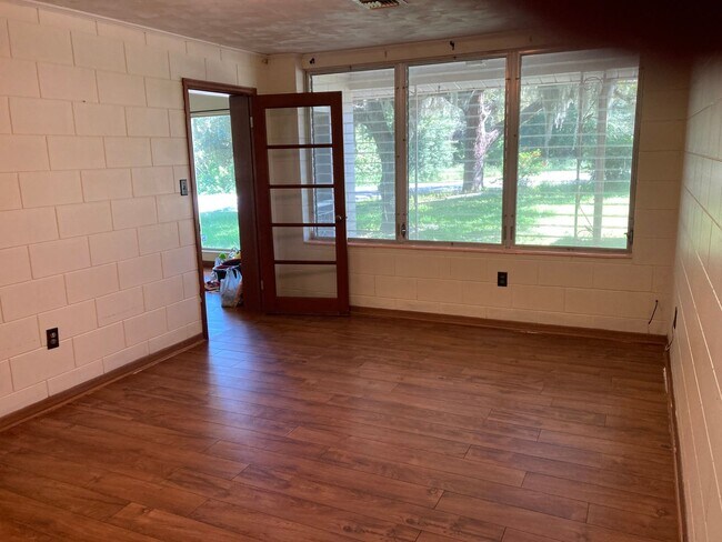 Foto del edificio - 2.2 Hardwood floors -corner lot -Eustis $1500