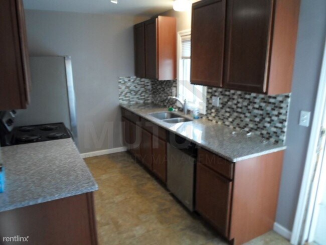 Foto del edificio - 3 br, 1 bath House - 233 Essex St