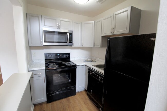 Photo - 1420 Bradley Drive Apartment