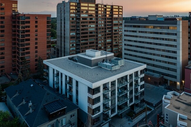 Building Photo - Elva