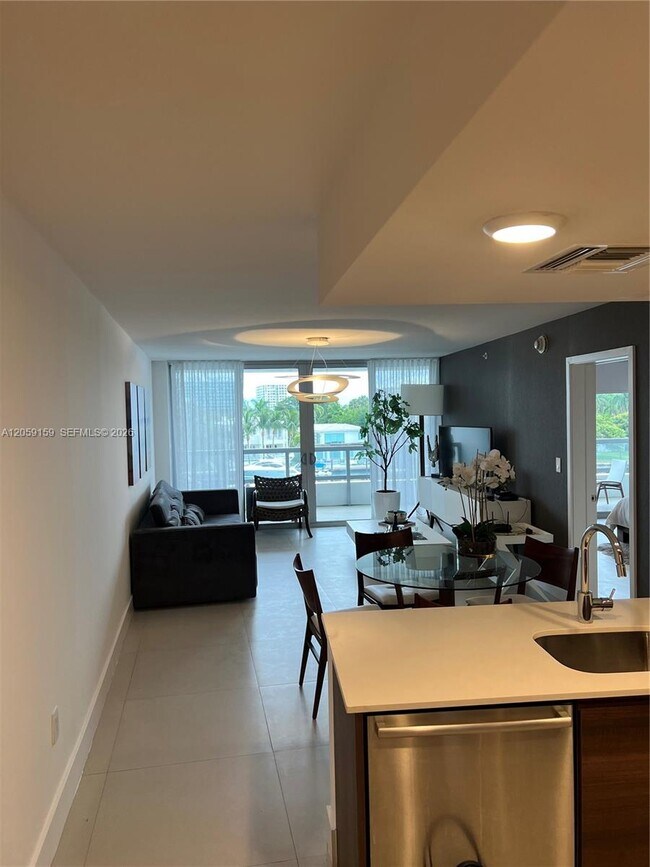 Foto del edificio - 9261 E Bay Harbor Dr