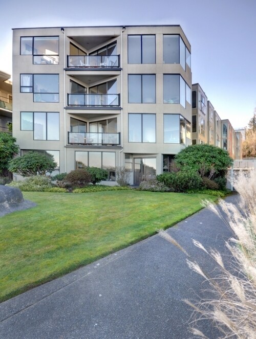 Building Photo - Sunbreaker Condominiums - 2 bedrooms