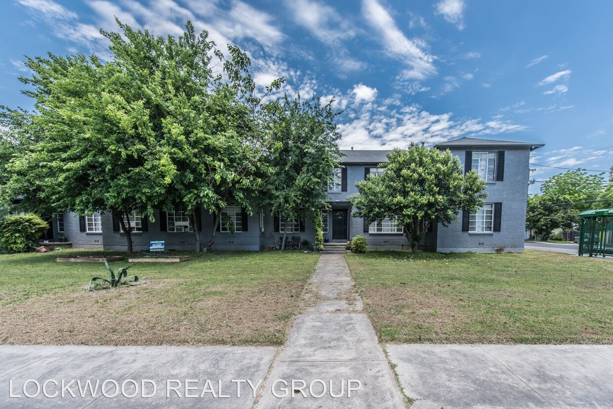 Primary Photo - 109 W Oakview Pl