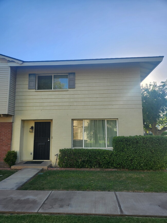 Building Photo - 1379 N 44th St