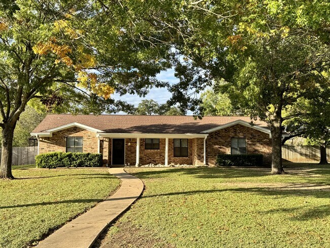 Building Photo - For Rent: 3 bedroom 2 bath with a pool and...