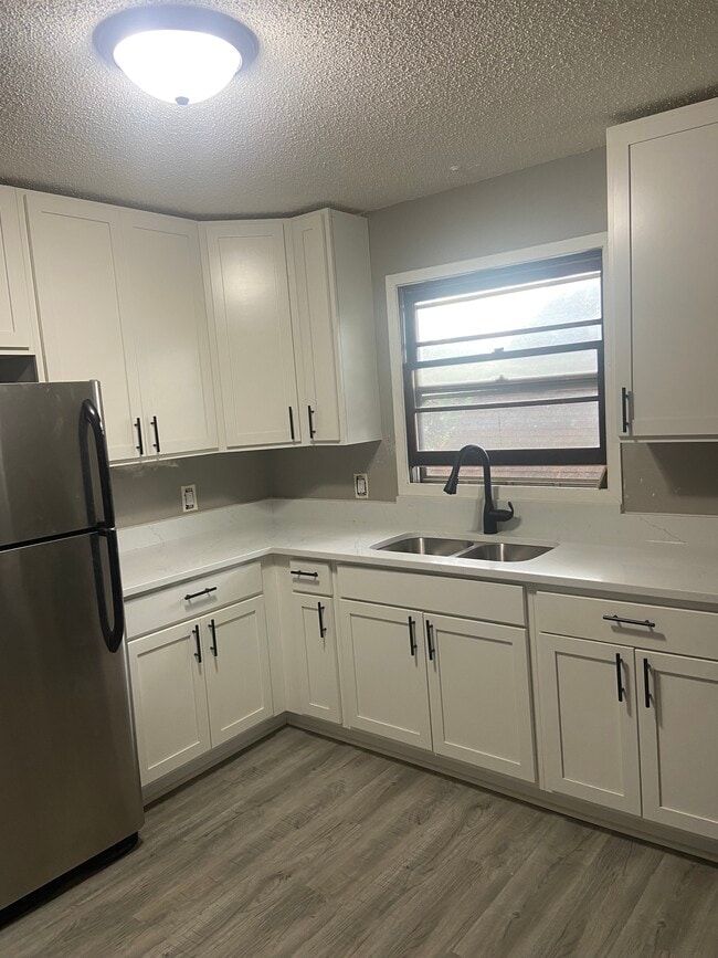 Building Photo - 332 Quincy St NE