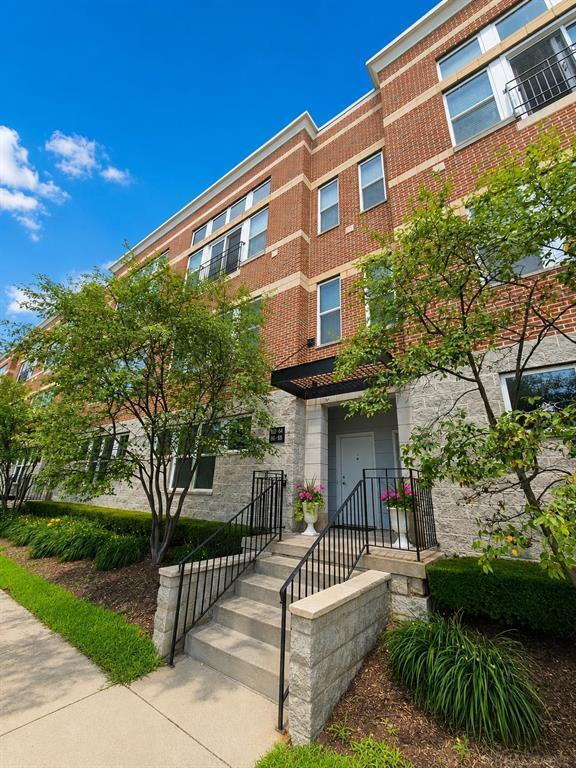 Building Photo - Downtown Mount Clemens Loft 2 Bedroom, 1 Bath Top Floor, Garage. Soaring 20-Foot Ceilings, Dramat...