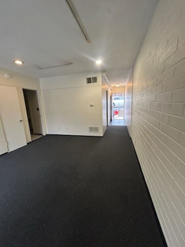 Foto del edificio - 1 bedroom, 1 bath apartment