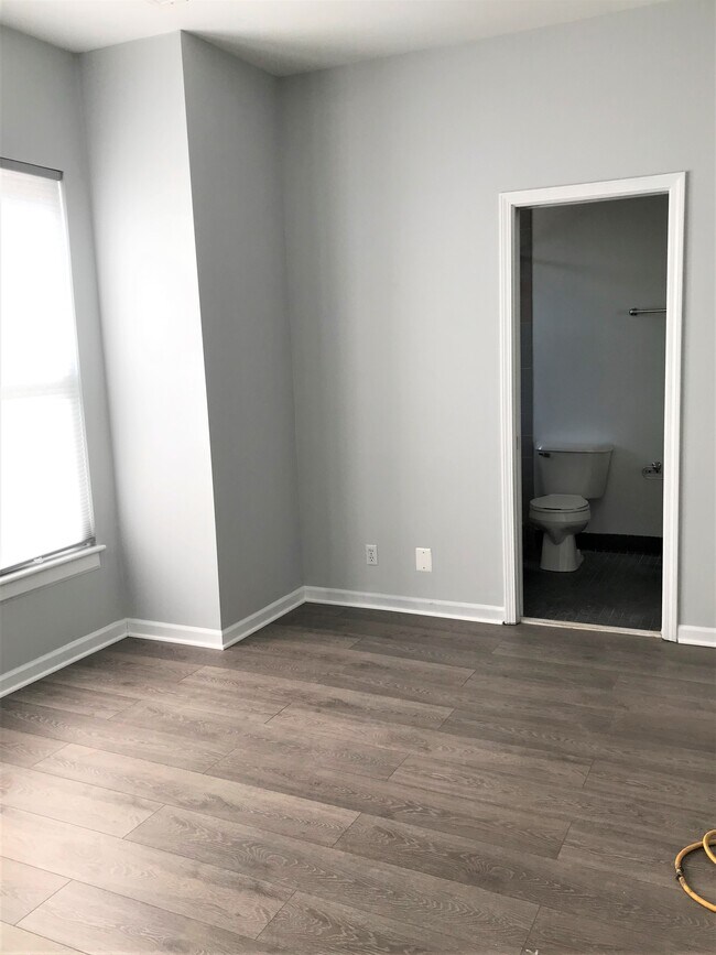 Foto del edificio - 5096 Waterman Blvd