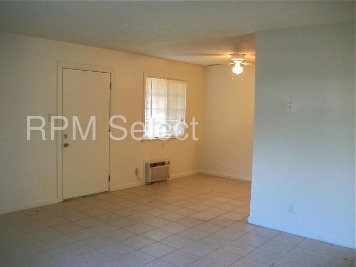 Primary Photo - 2 Bed 1 Bath in Fairfield