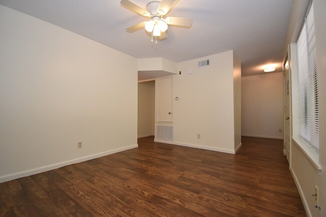 Building Photo - Saratoga Street Duplex