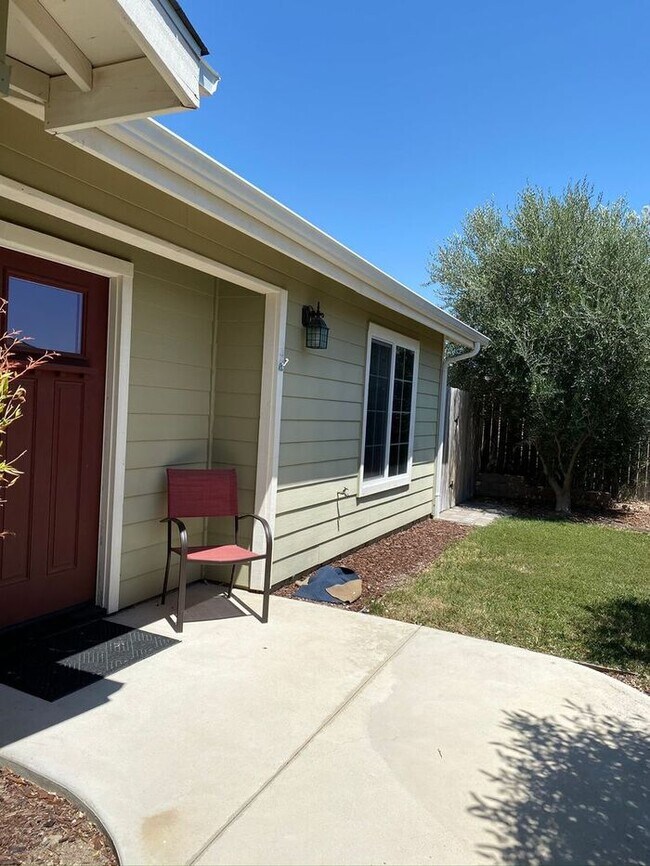 Building Photo - Cozy 3 Bed / 2 Bath Paso Home