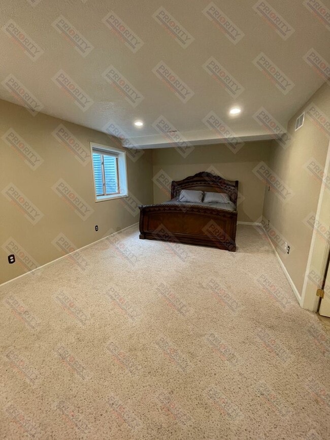 Building Photo - 5 bedroom 4 bath Executive Home for Rent