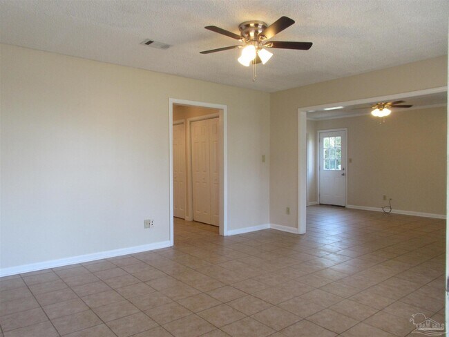 Building Photo - 4366 Pine Villa Cir