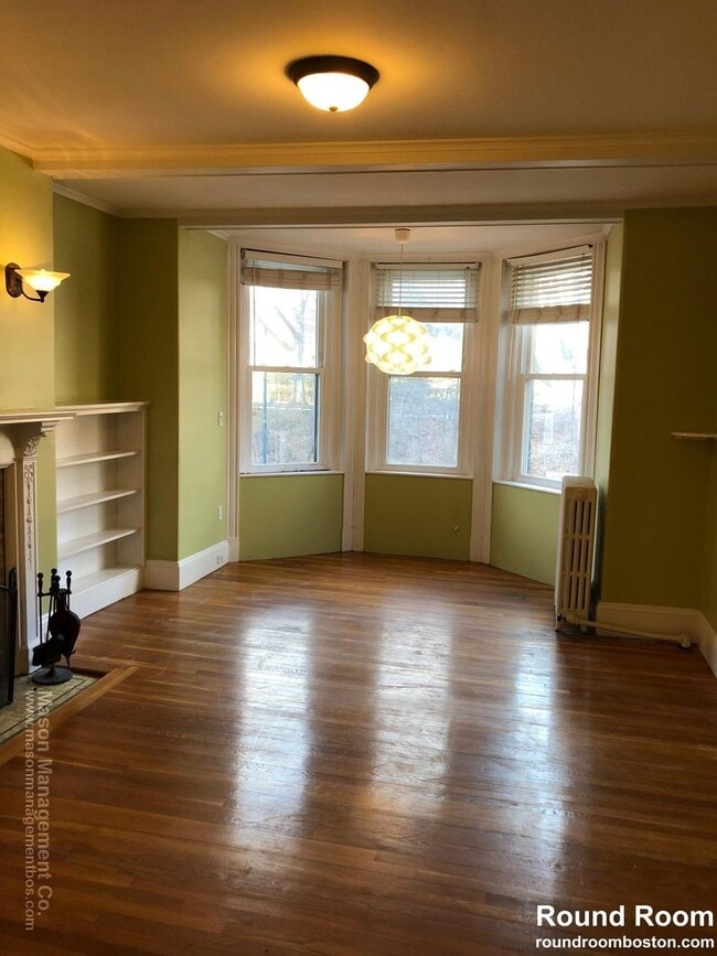 Building Photo - Brookline 2 Bed available September 1st - ...
