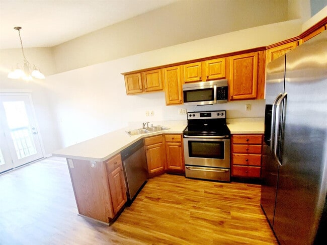 Building Photo - 213 Black Water Ln