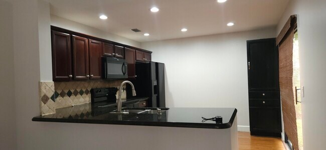 Building Photo - 12570 Shoreside Ln