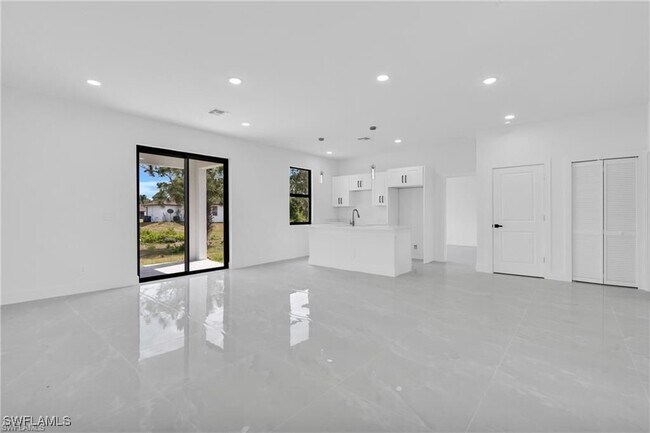 Foto del edificio - 3315 67th St W