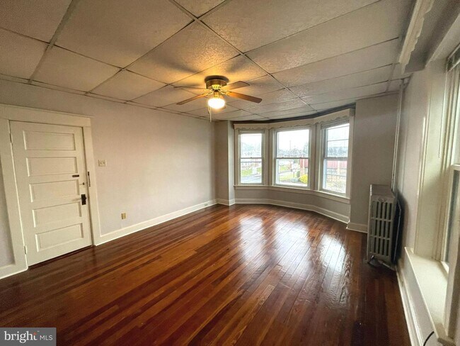 Building Photo - 715 Oak Hill Ave