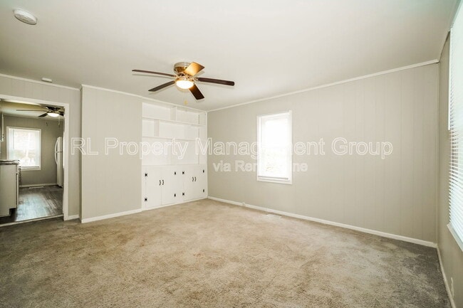 Building Photo - 848 E Chestnut St