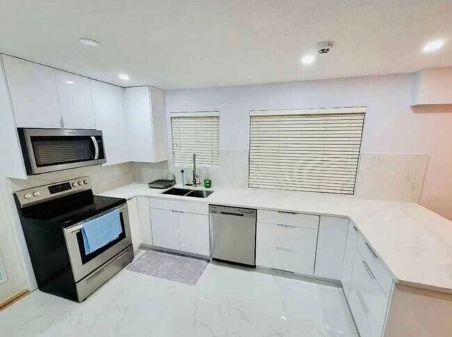 Photo du bâtiment - 1871 Coquitlam Av