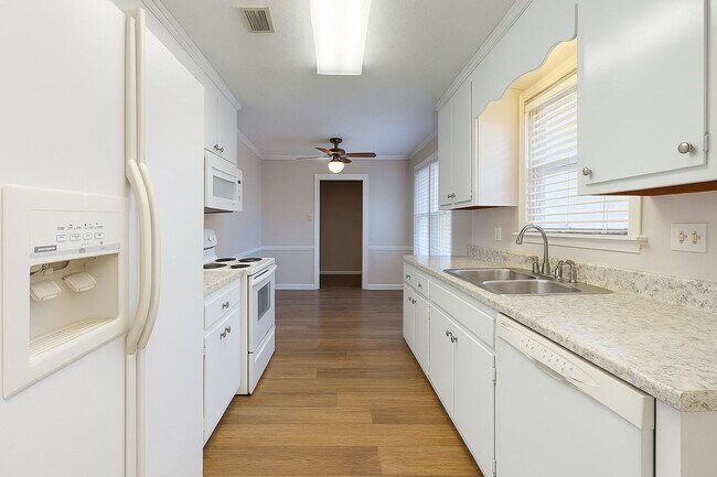 Foto del edificio - 1806 Heatherton Dr