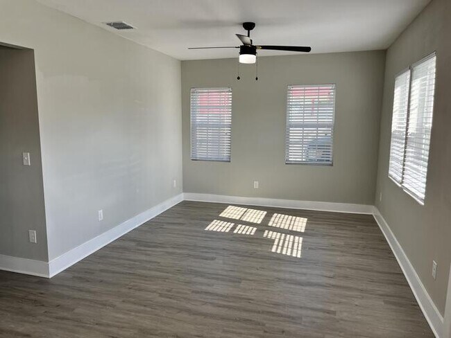 Building Photo - 3 bedroom in Green Cove Springs
