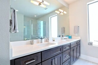 Building Photo - 2123 Arabelle St