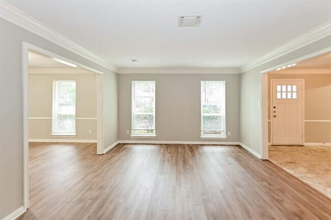 Building Photo - 5519 Grosvenor Square