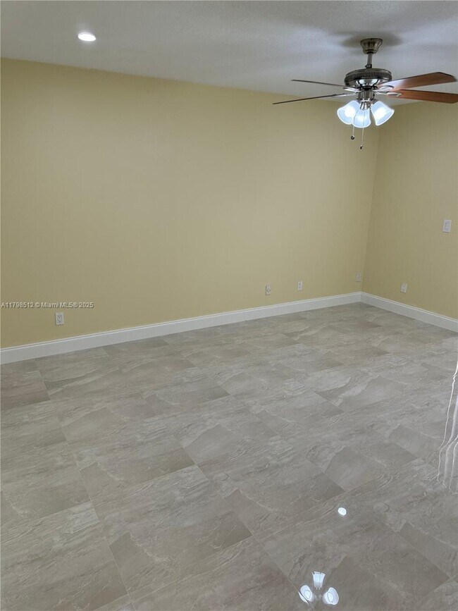 Foto del edificio - 920 SW 111th Ave