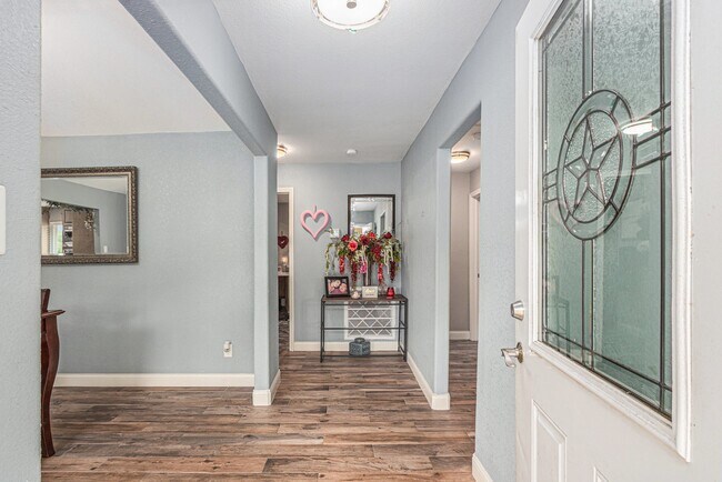 Foto del edificio - 5118 Whittier Oaks Dr