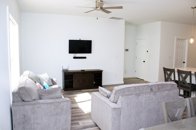 Foto del edificio - 5015 Reeder St