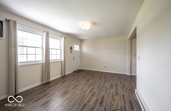 Foto del edificio - 140 Maple Park Dr