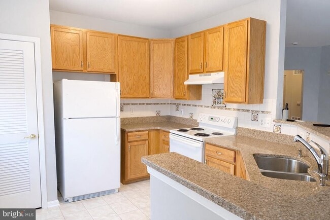 Building Photo - 2605 Chapel Lake Dr