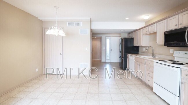 Building Photo - 8014 N Elmwood Ave