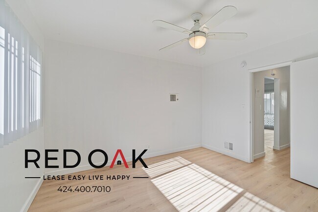 Foto del edificio - Charming One Bedroom with Large Sunny Wind...